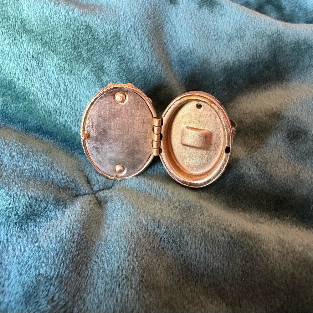 Gold and Pearl Fashion Ring with Locket - approx size 6 - Picture 4 of 9